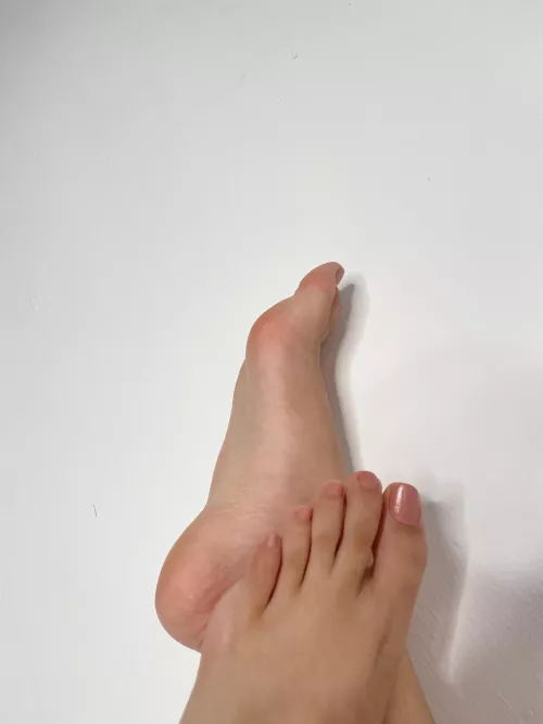Good night, I wish you my beautiful feet! I like this photo and I decided it was my first post🥰