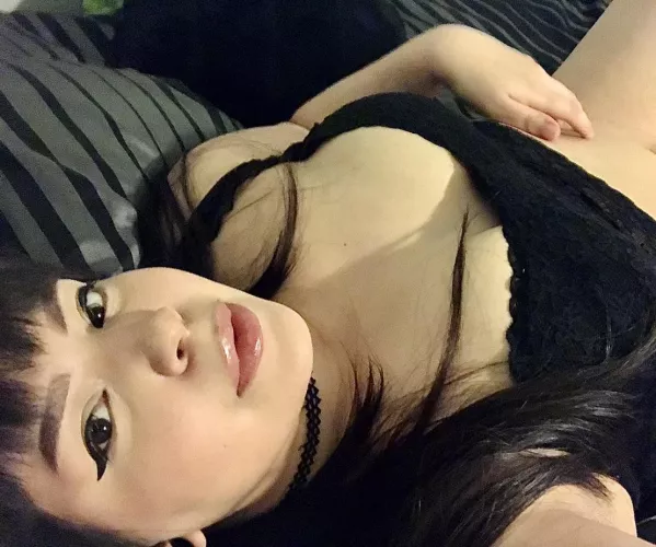 goodnight kisses!🖤