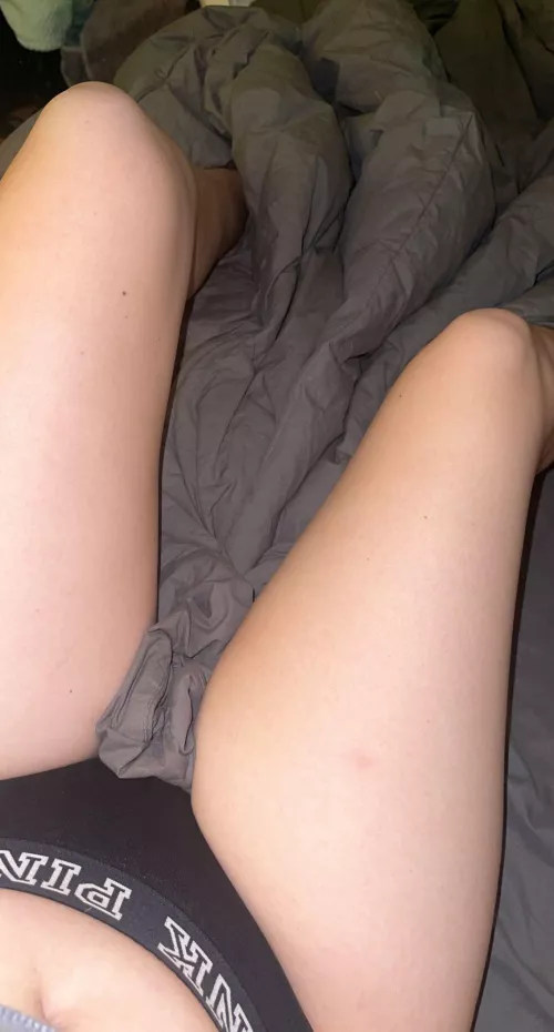 Goodnight with thick thighs❣️