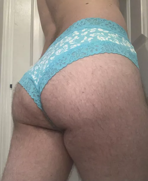 Grab my hips and tell me I’m cute, please