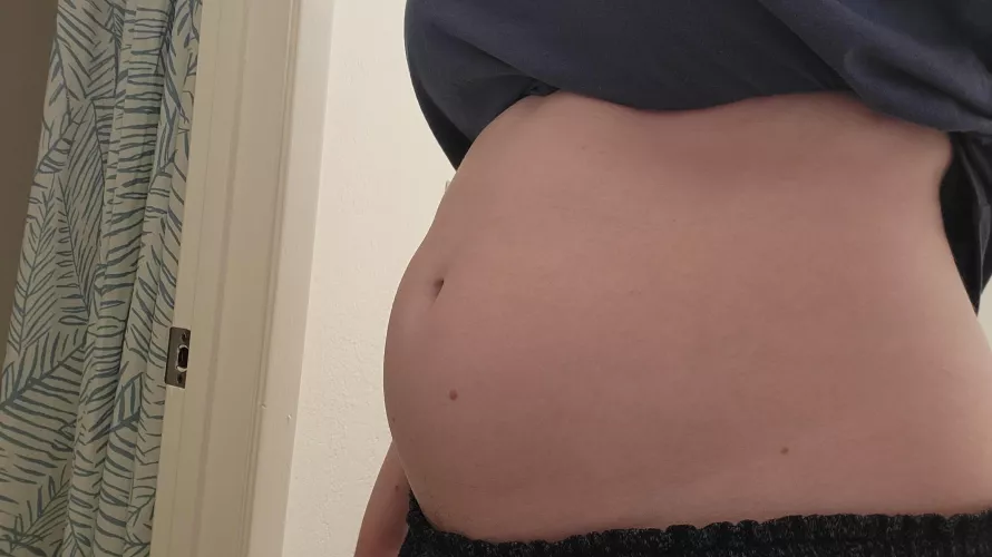 Guess who got her belly to roughly 39 and a half inches tonight? I don't think I would have gotten this big so quickly without my feeder 😊