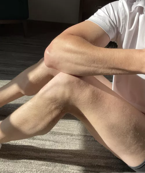 Hair is only visible in the sun 🤷‍♂️