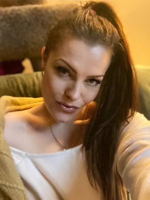 Hair up, bra off…that can only mean one thing … night Reddit! (37f)