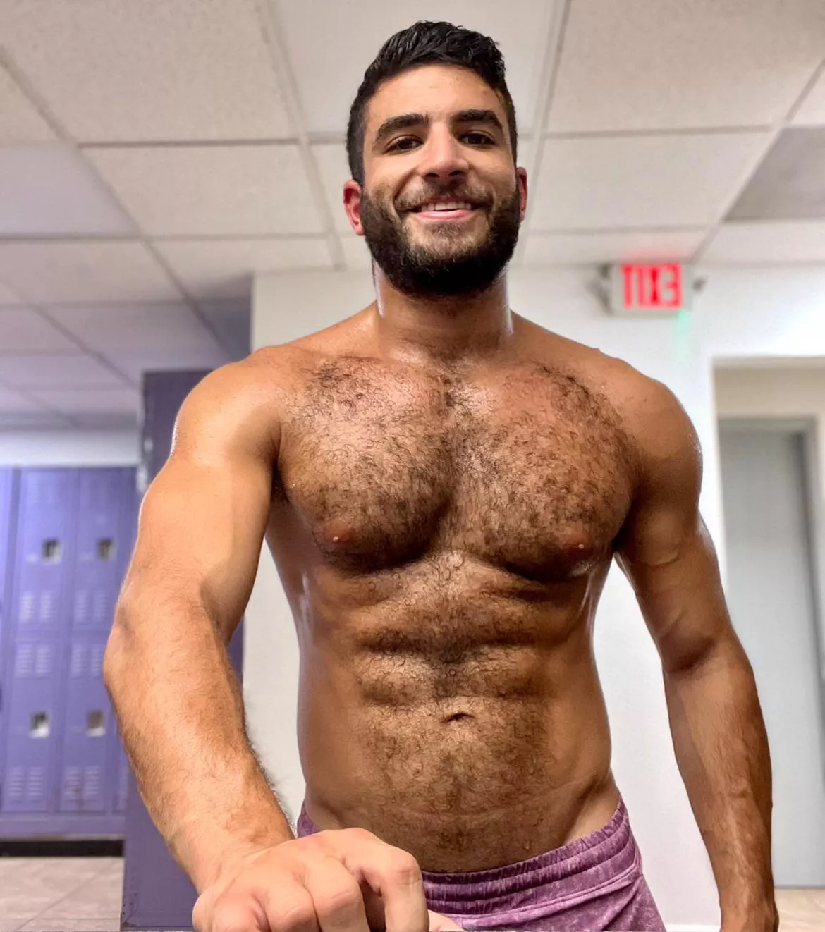Hairy chest 😏