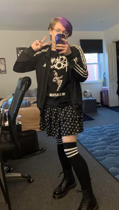 Happy 4/20! Anyone gonna light up with me? ✿◡‿◡