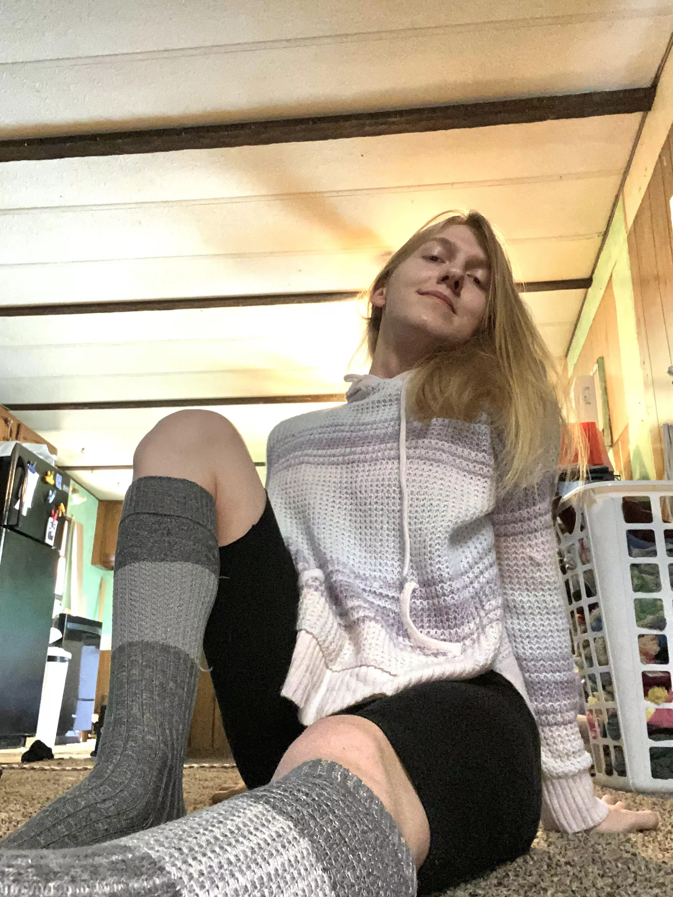 Happy femboy FRIDAY! Let’s lounge lethargically
