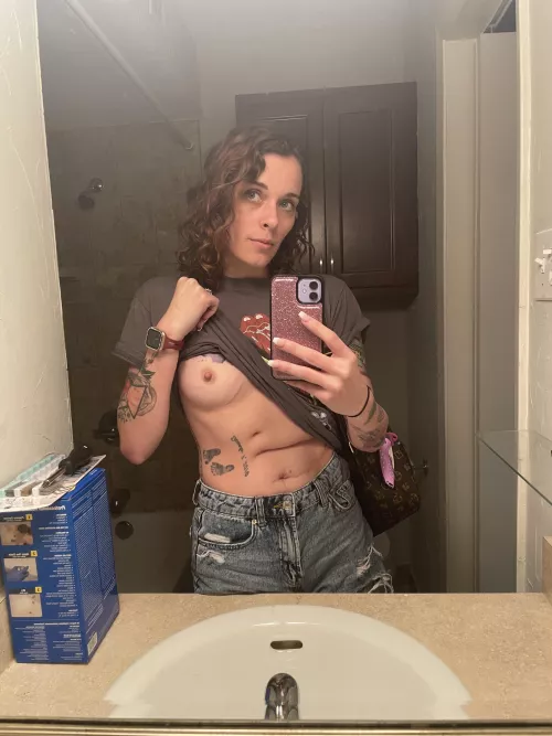 Happy titty Tuesday here’s a nipple [F28]