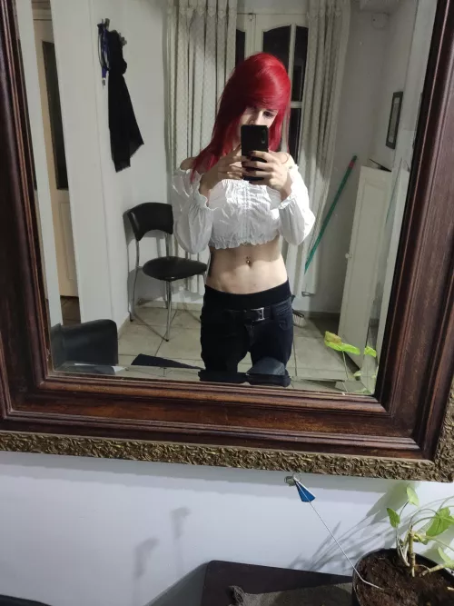 Happy tummy Tuesday 🥰 do you think this top gives vampiric vibes? got a themed party this weekend