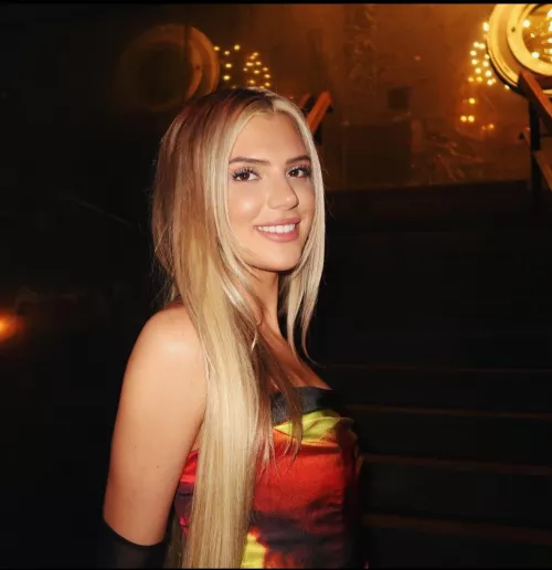 Haven't busted to Alissa Violet's pretty face in a while. Help a bud change that :)