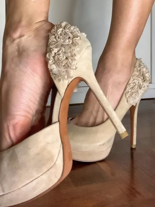 Heels and wrinkles 😍