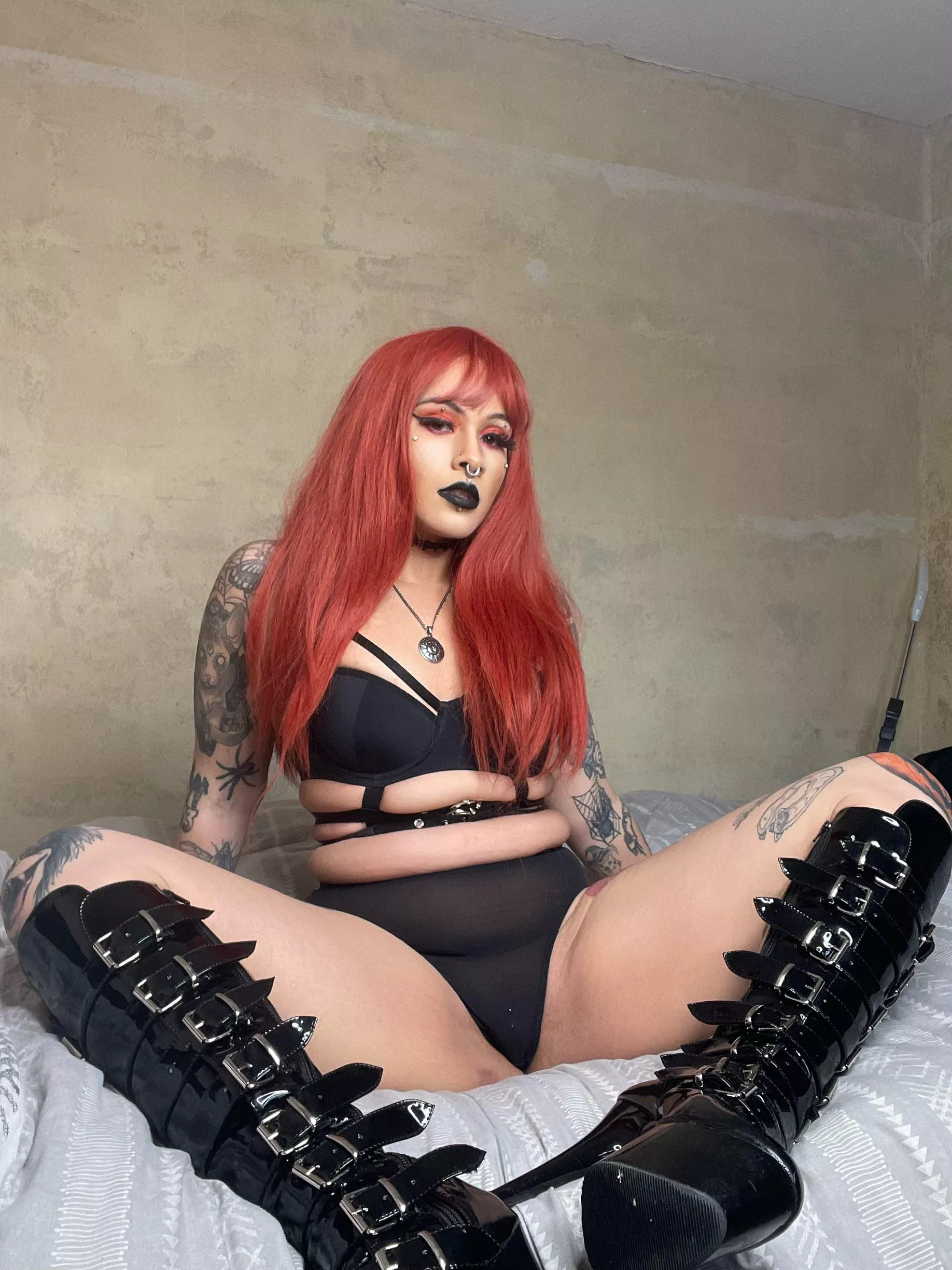 Hello 🖤🖤