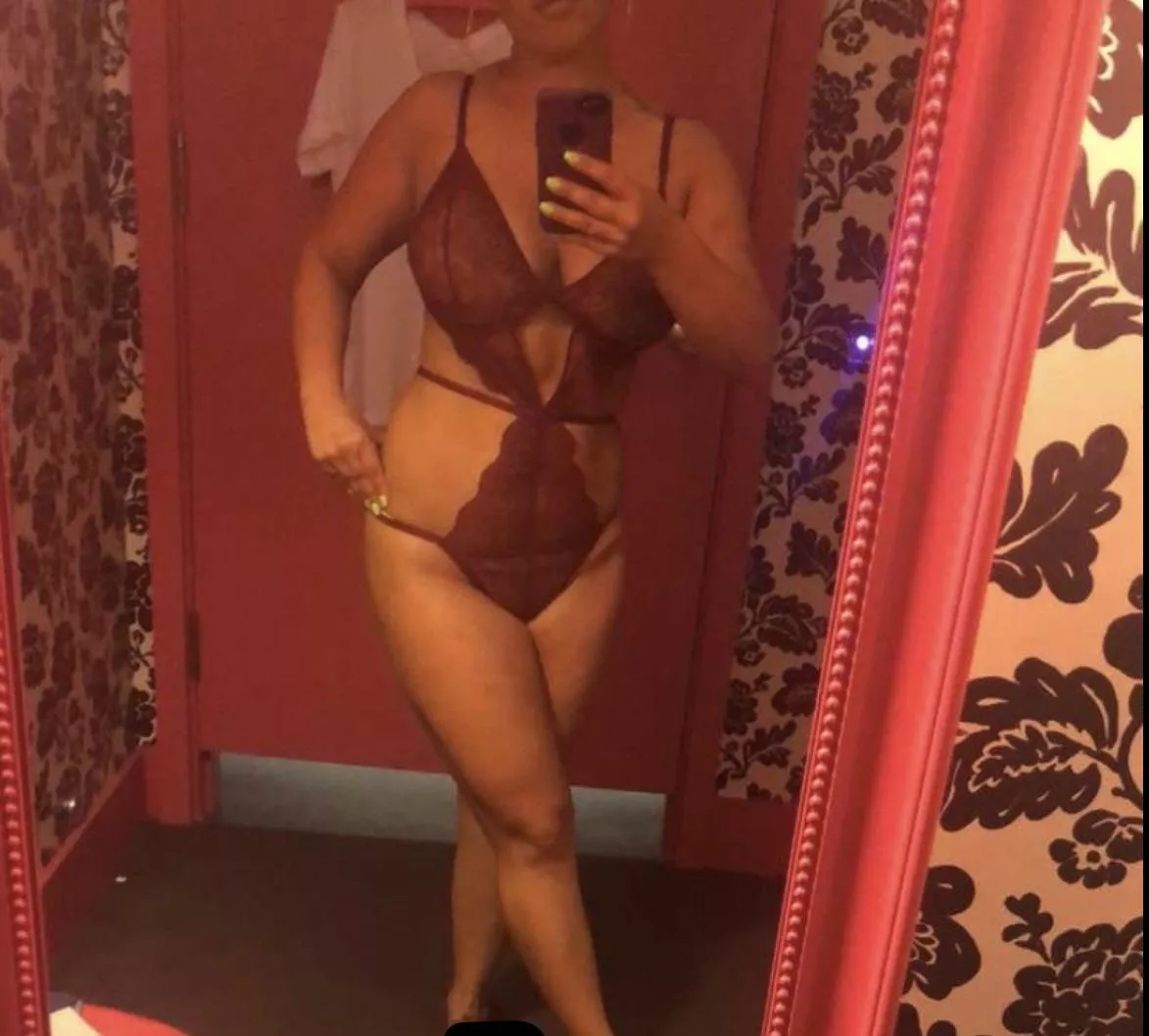Hello 😈 (f)