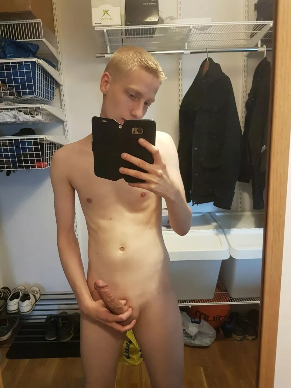 Hello! I'm from Sweden 😊