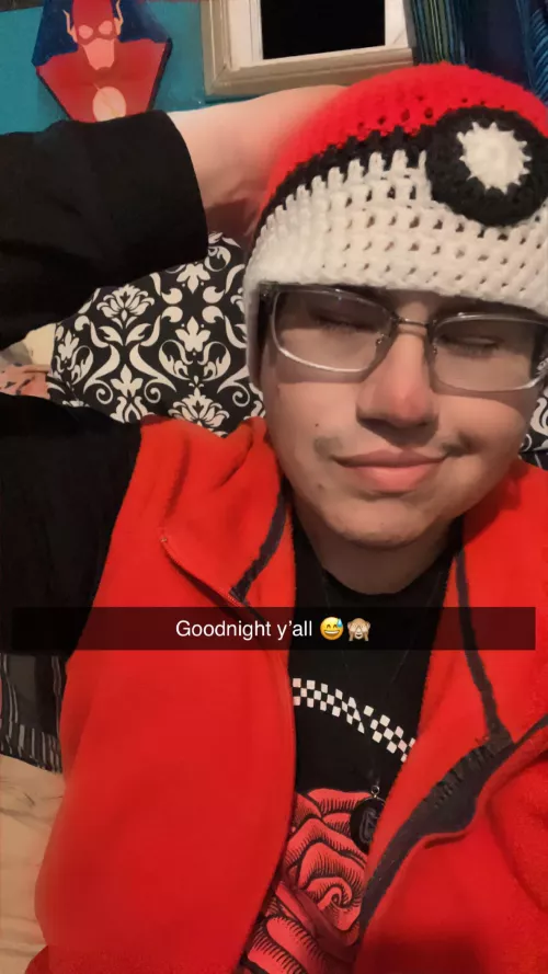 Hello. Just got home from work. I am somewhat tired. Hmu let’s be friends 😄