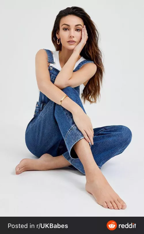 Help me jerk off to Michelle Keegan and let’s get super bi