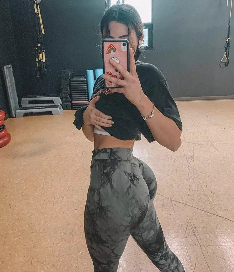 Her ass is 🔥