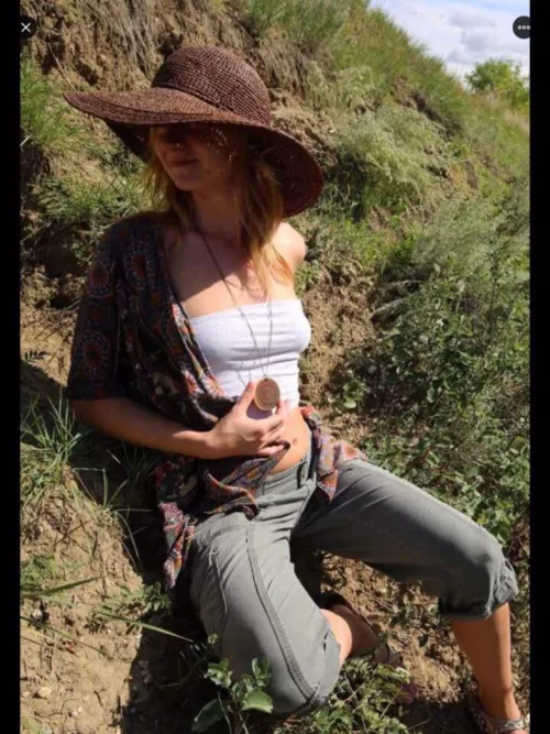 Here's another of my best friends wife... kik LoveTributez420 for some more 😈😈🍆