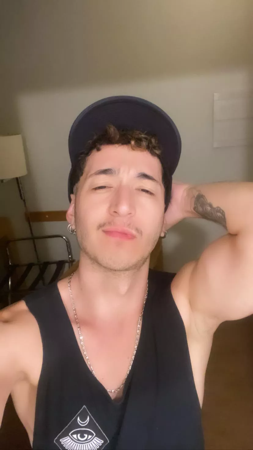 hey boys 🤟🏻