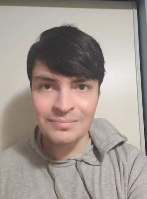 Hey there! 23/M from Canada, looking to make friends! Feel free to message me 🙂