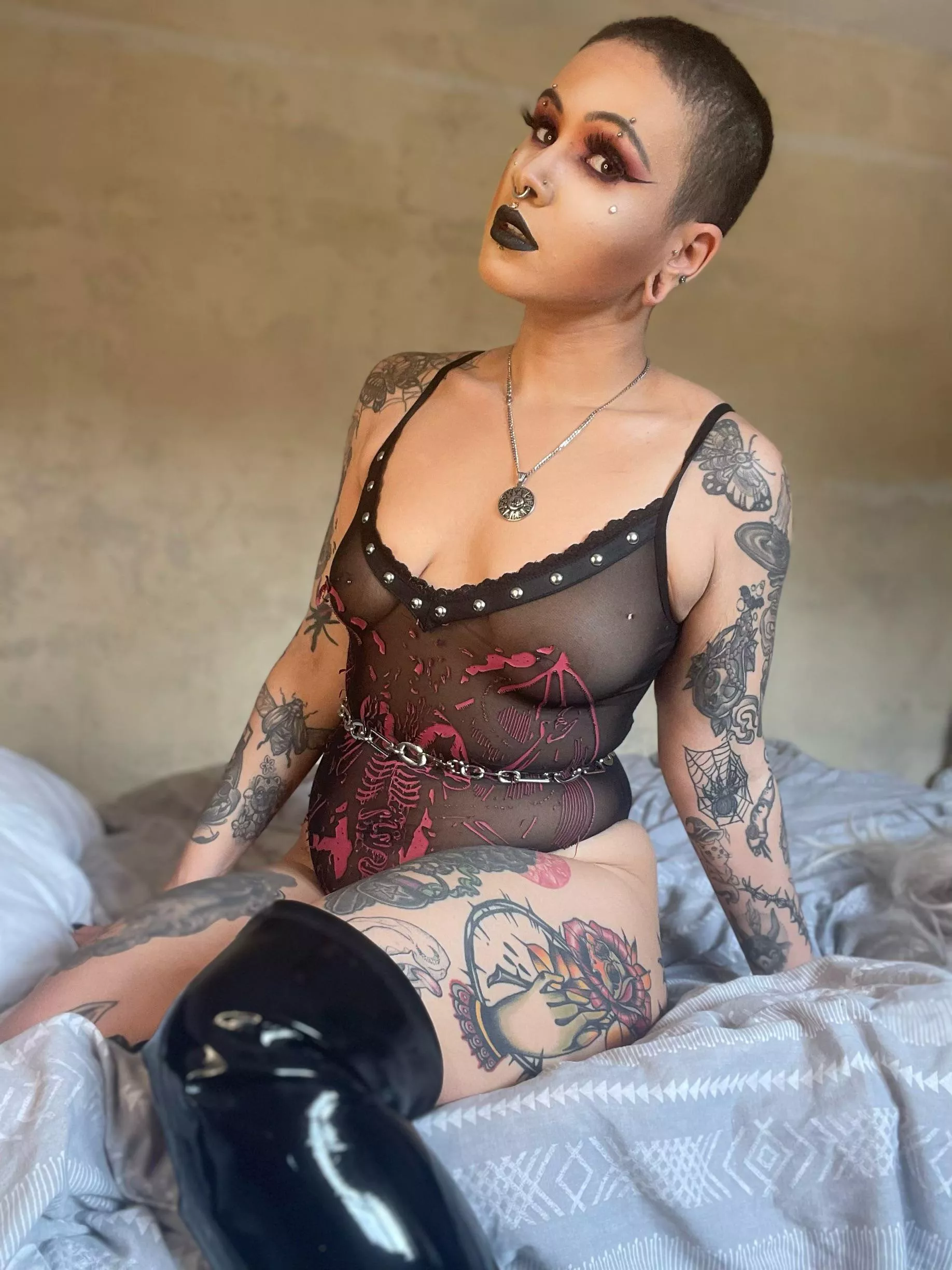Hey 🖤