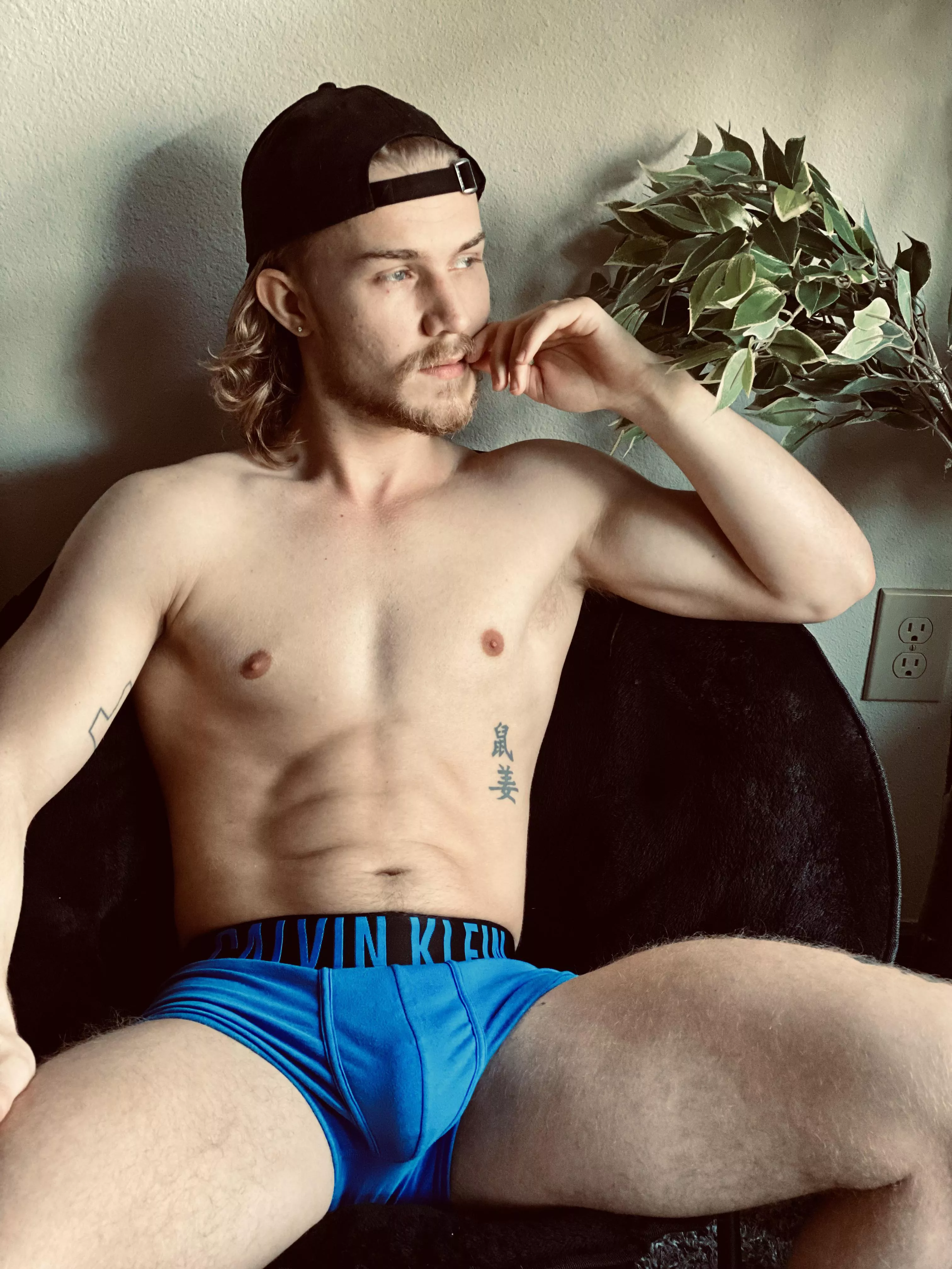 Hi. 😏