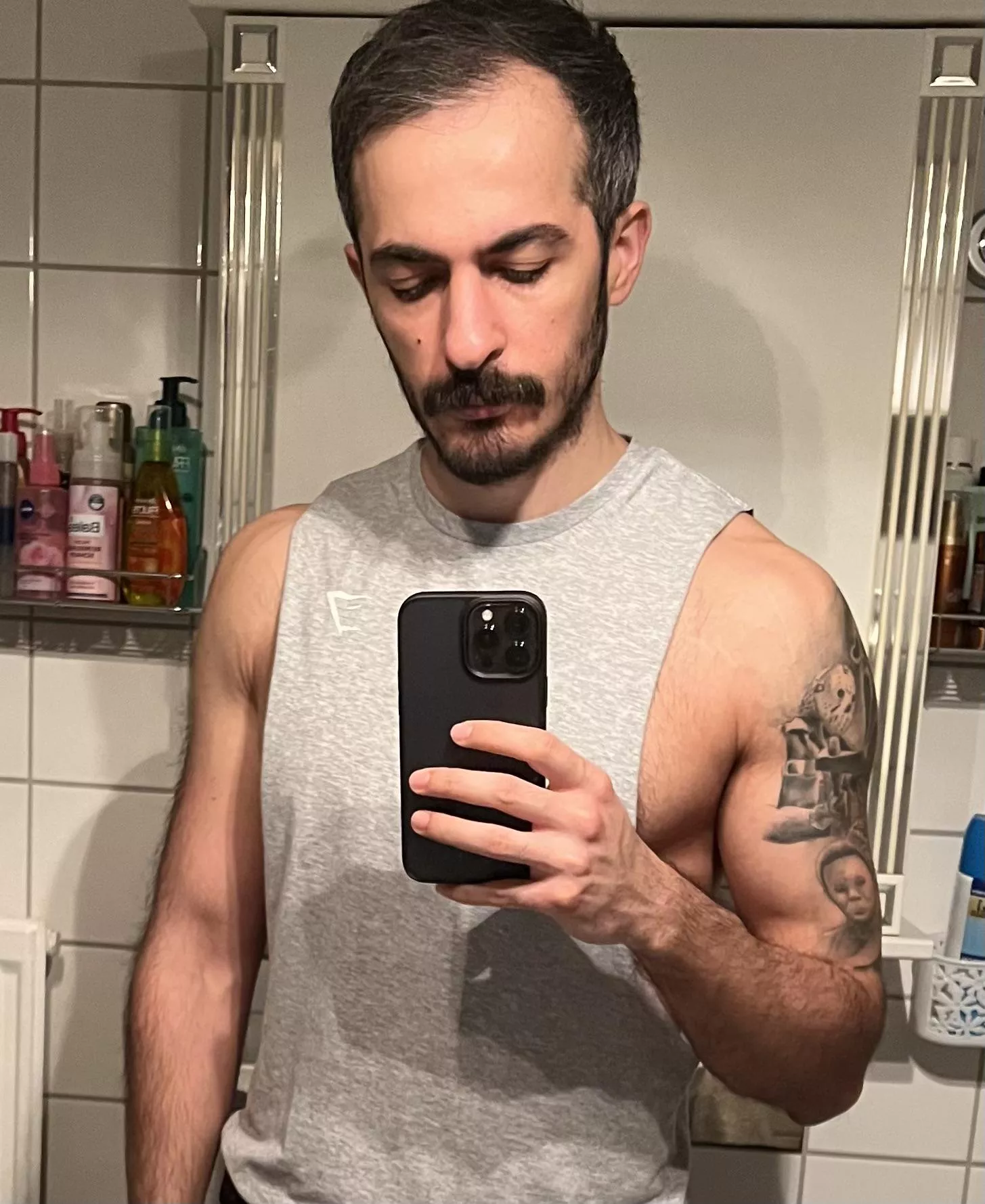 Hi gays. 👋🏼