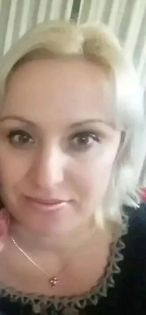 hi im a weak cuck dm me i need a big bully with no mercy for my mom and sister dm me ill be obeniend