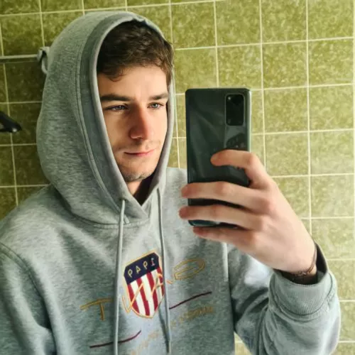 Hi. Looking for new friends who wanna chat and have some fun☺️