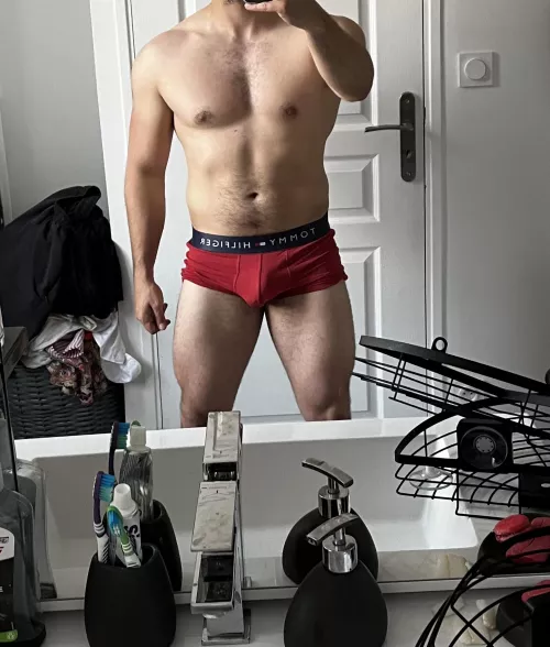 Hi stop scrolling ! Rate (m)y body 😊