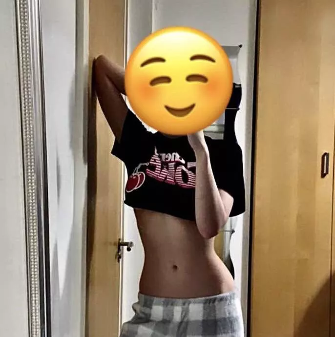 Hi subscribe to my onlyfans subscription is free 😇 link in comments ☺️
