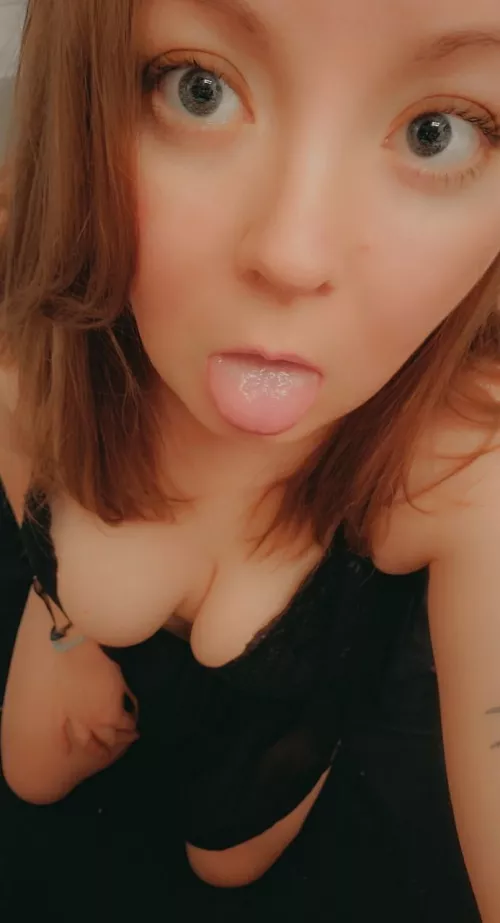 Hi you ♡ Wanna see me progressively get more comfortable with showing off my body? New and eager to help you get off ♡