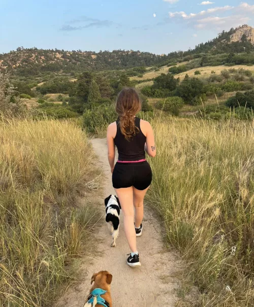 Hiking does the body good ! 💚