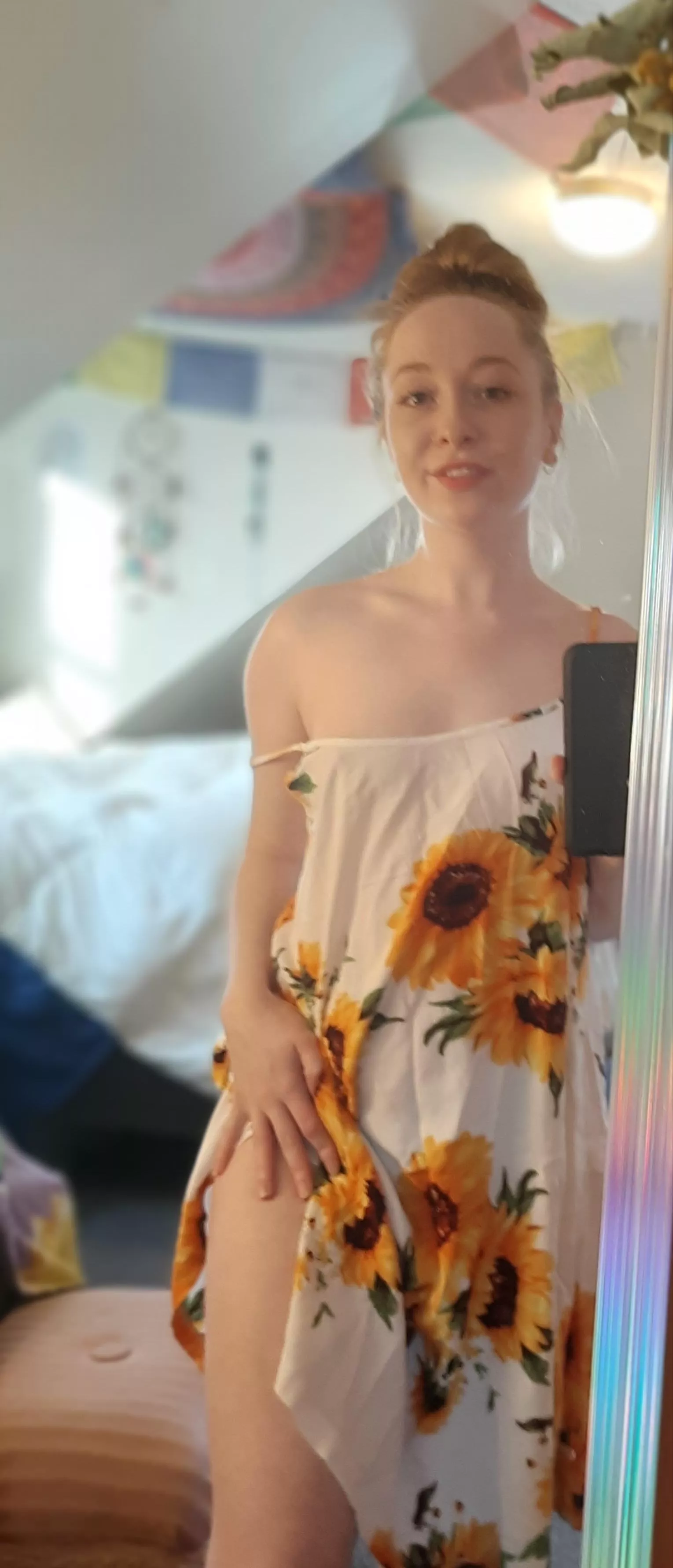Hippie stoner girls in sundresses? My DMs are open for anyone wanting to chat💚