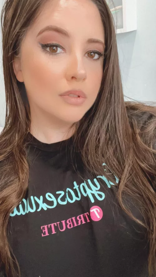 Hit the up arrow and comment done so I know, and I’ll send you a pic but without this shirt 😈