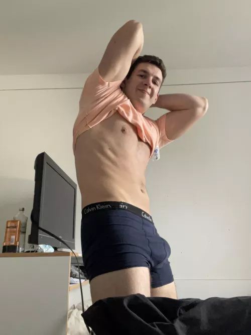 Hola hola pull my pants down please 🥵