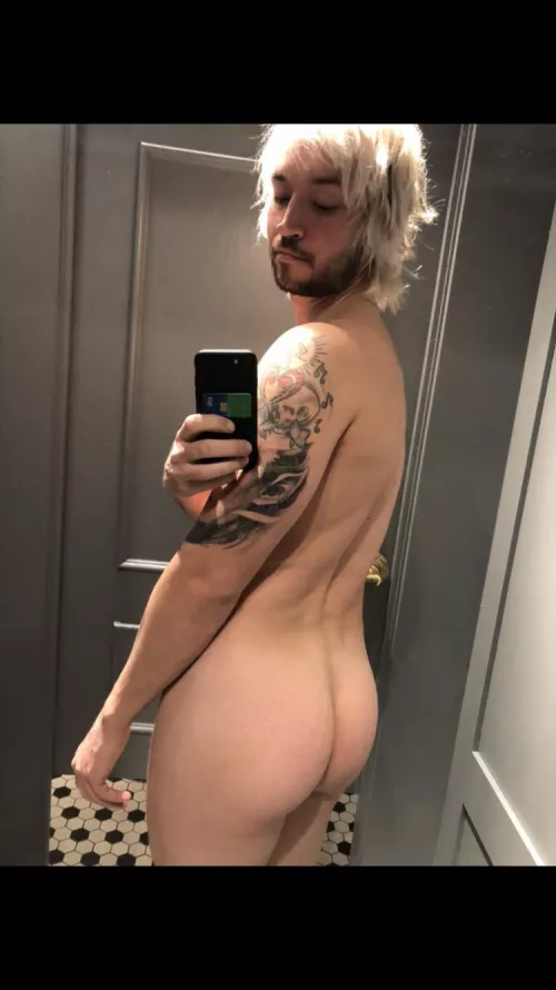 Hollister nudity 🍑