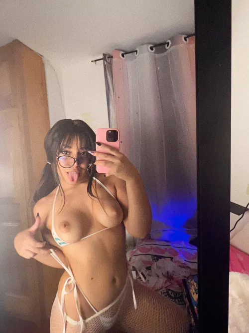 Home alone and im looking for fun 👀