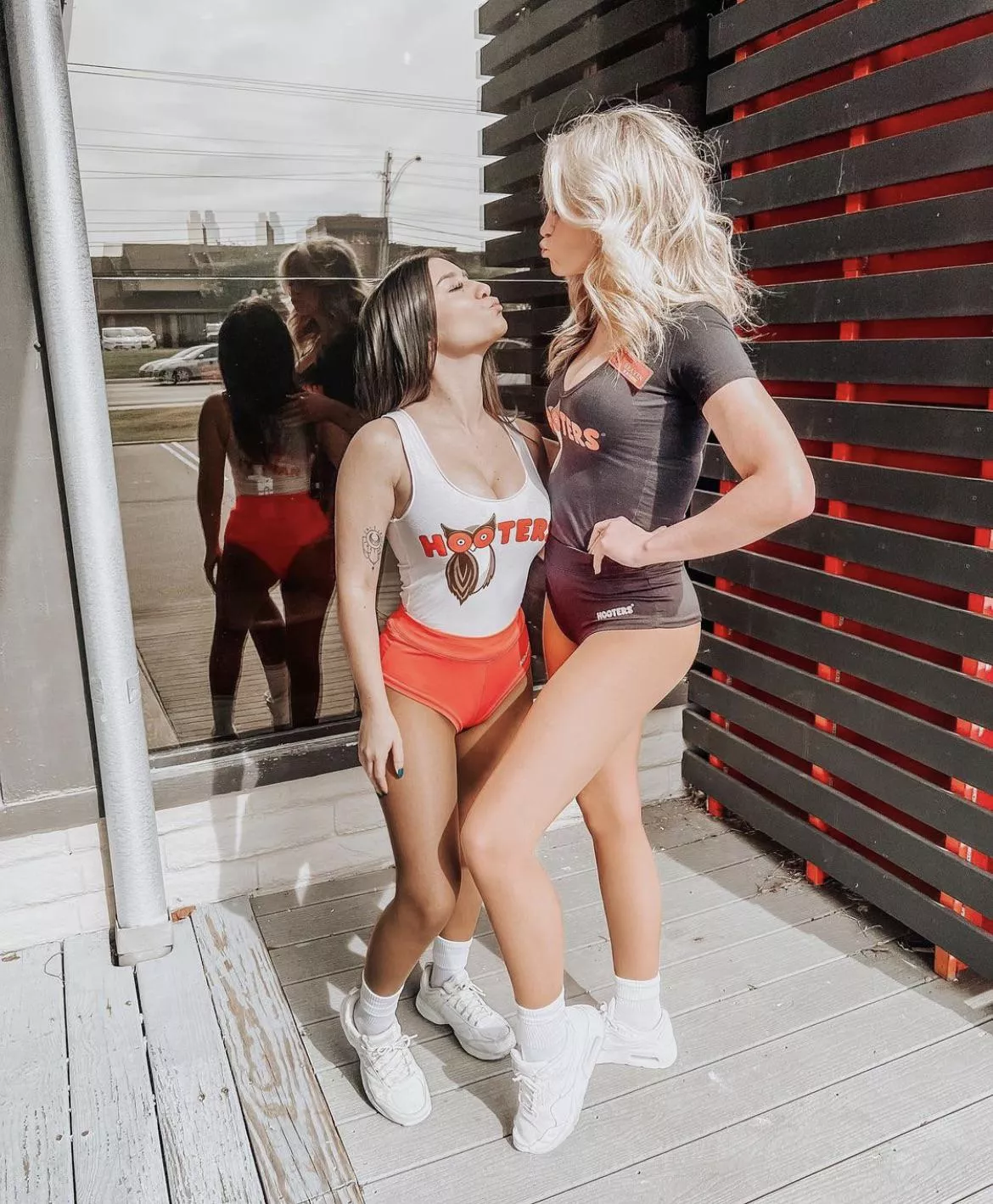 Hooters