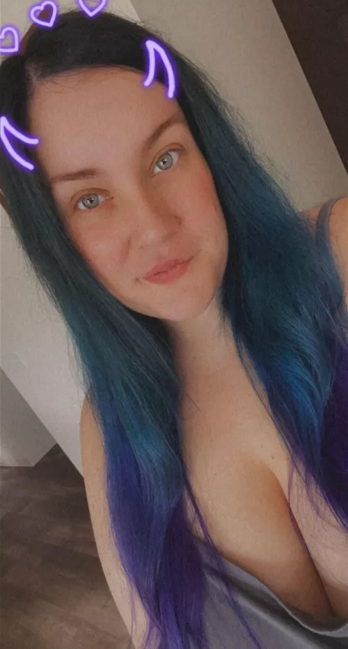 Hope everyone is having a great weekend 🖤😈