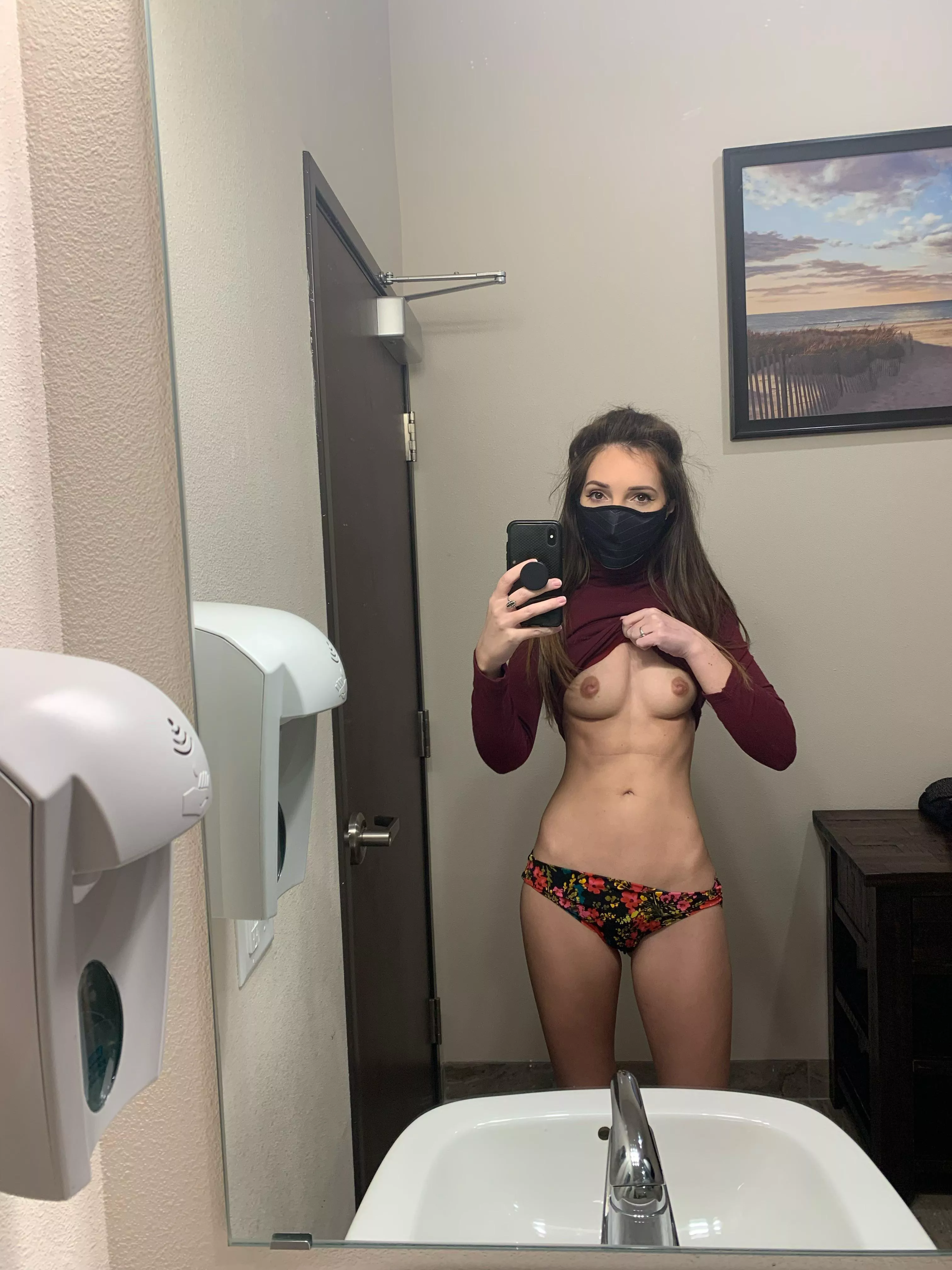 Hope fit hips are appreciated here ;)