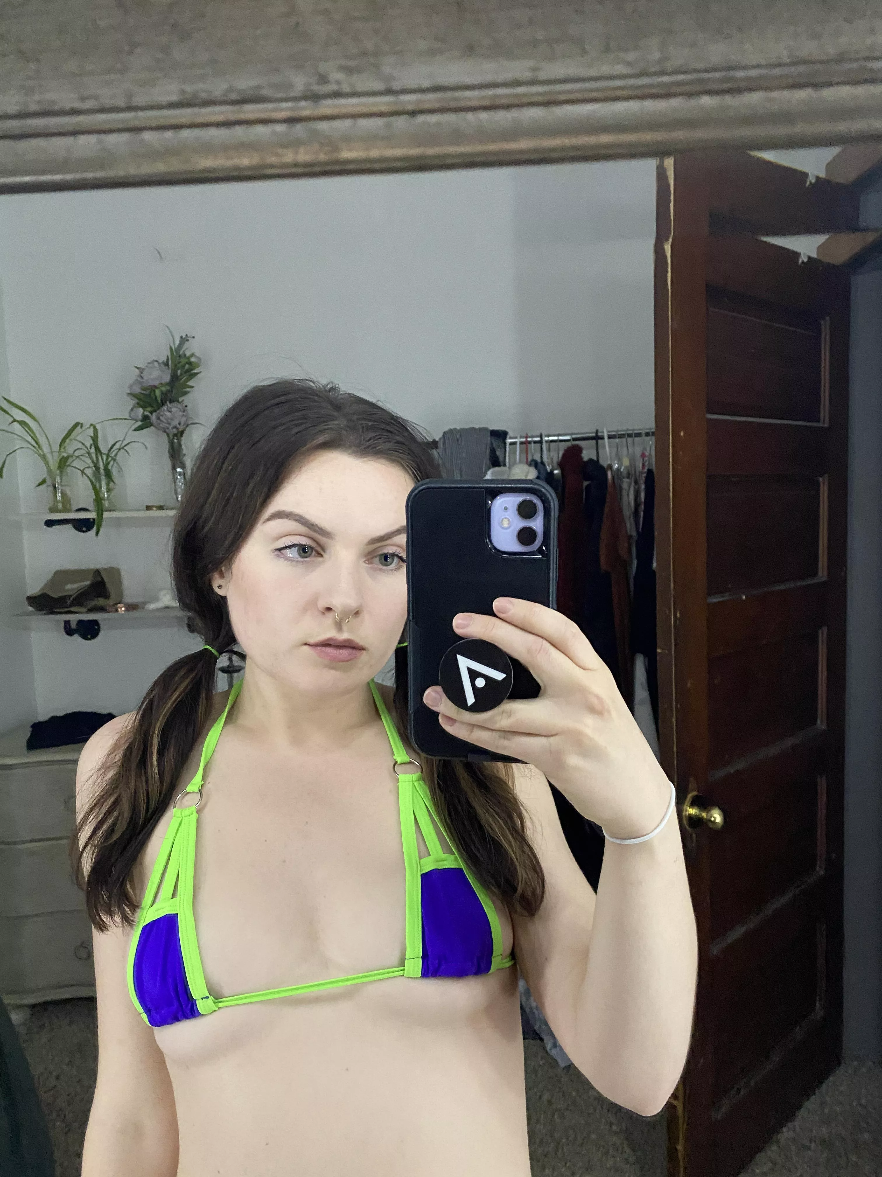 Hope you like brunettes in tiny bikinis 😘
