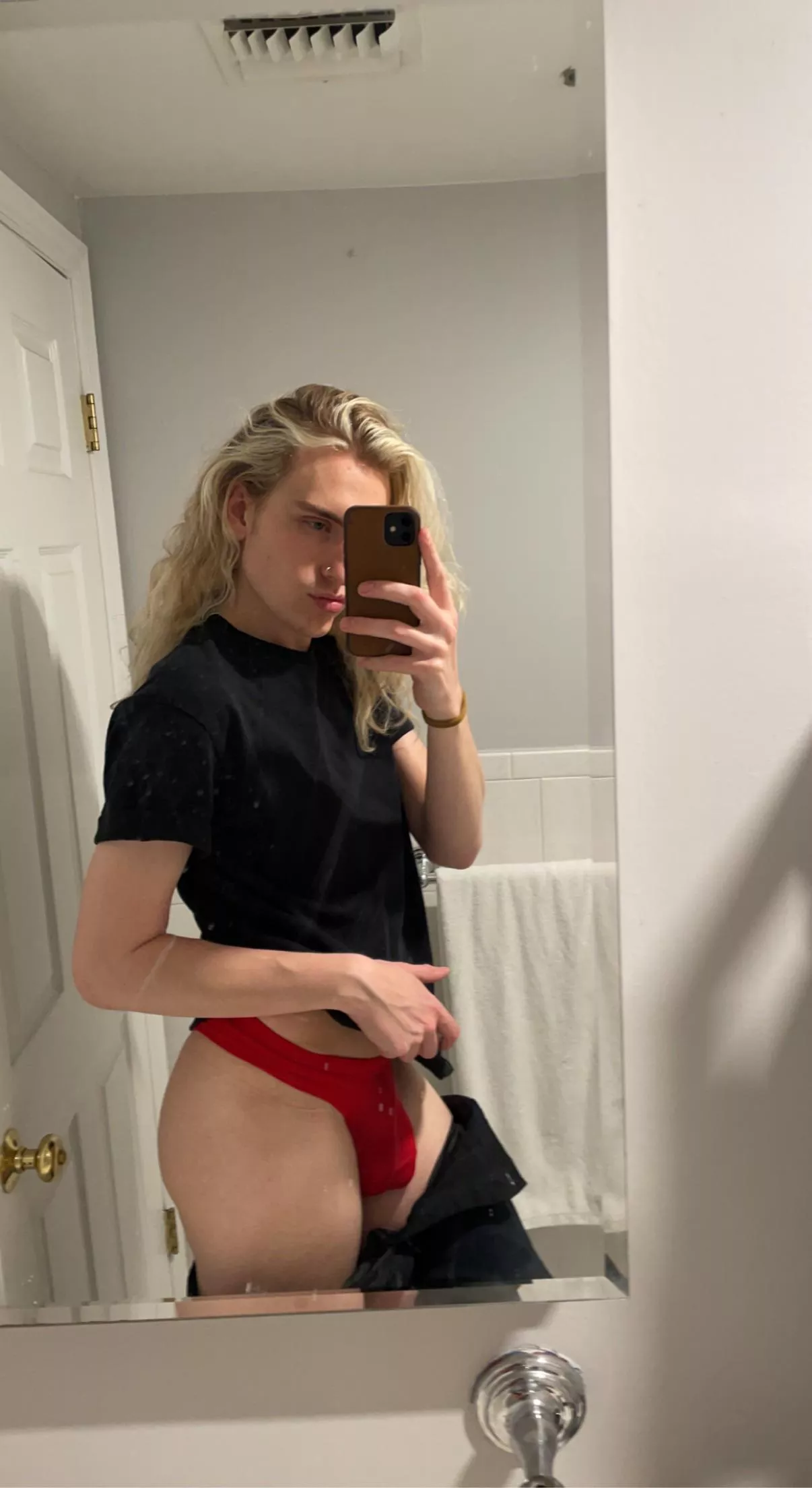 Horny having this red thong pressed up against my hole all day at work🙈