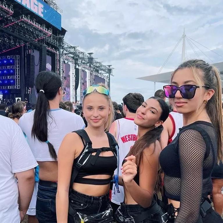 Hot babes