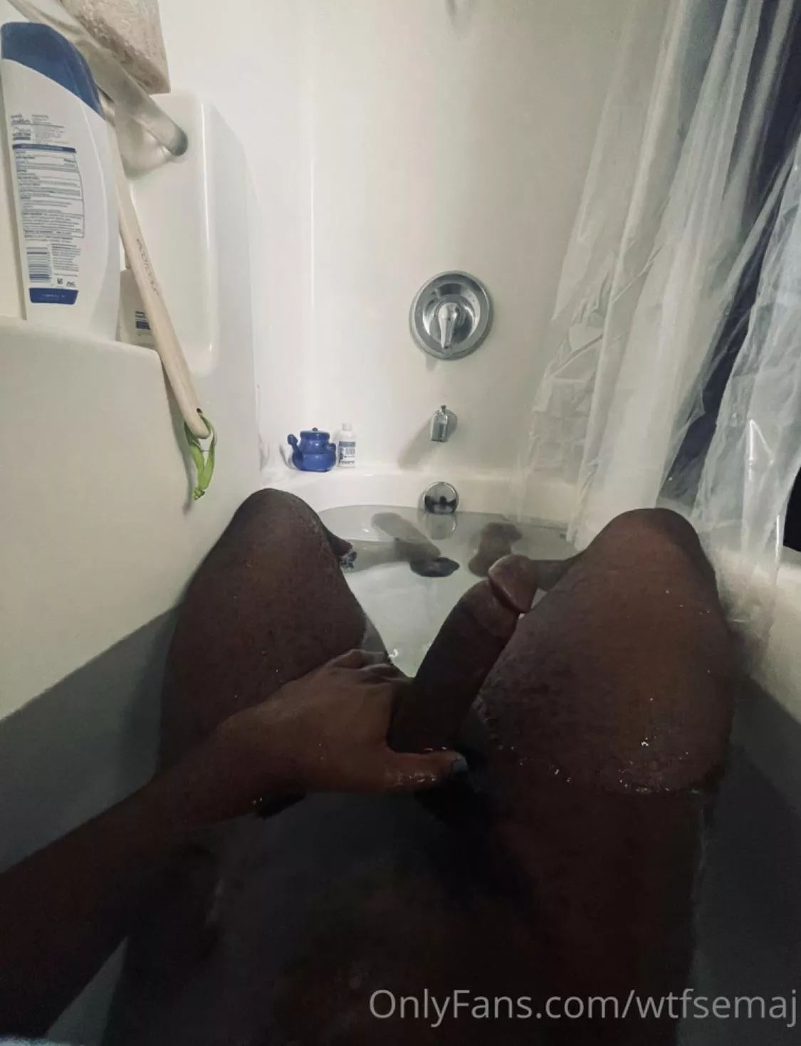 Hot BBC in bath 🛁