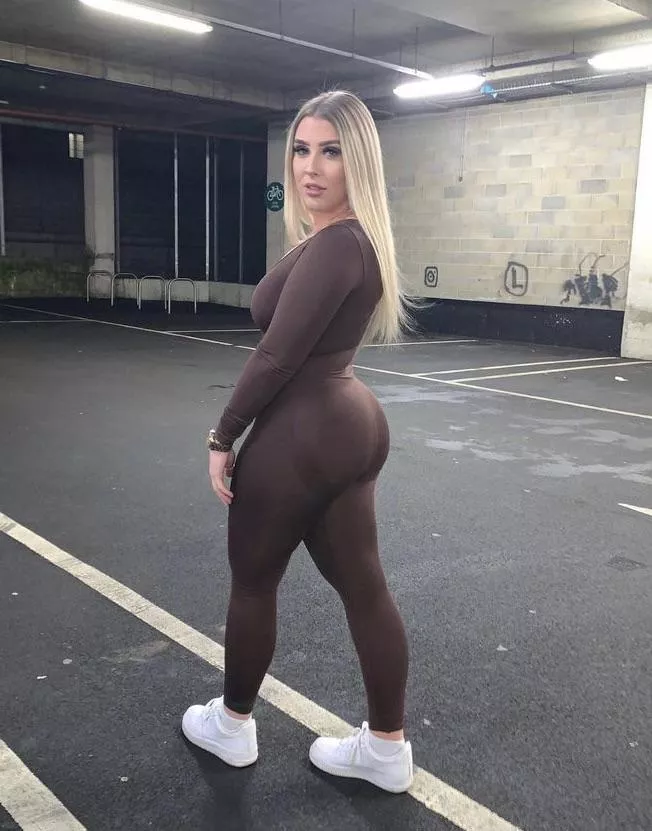 Hot blonde chav