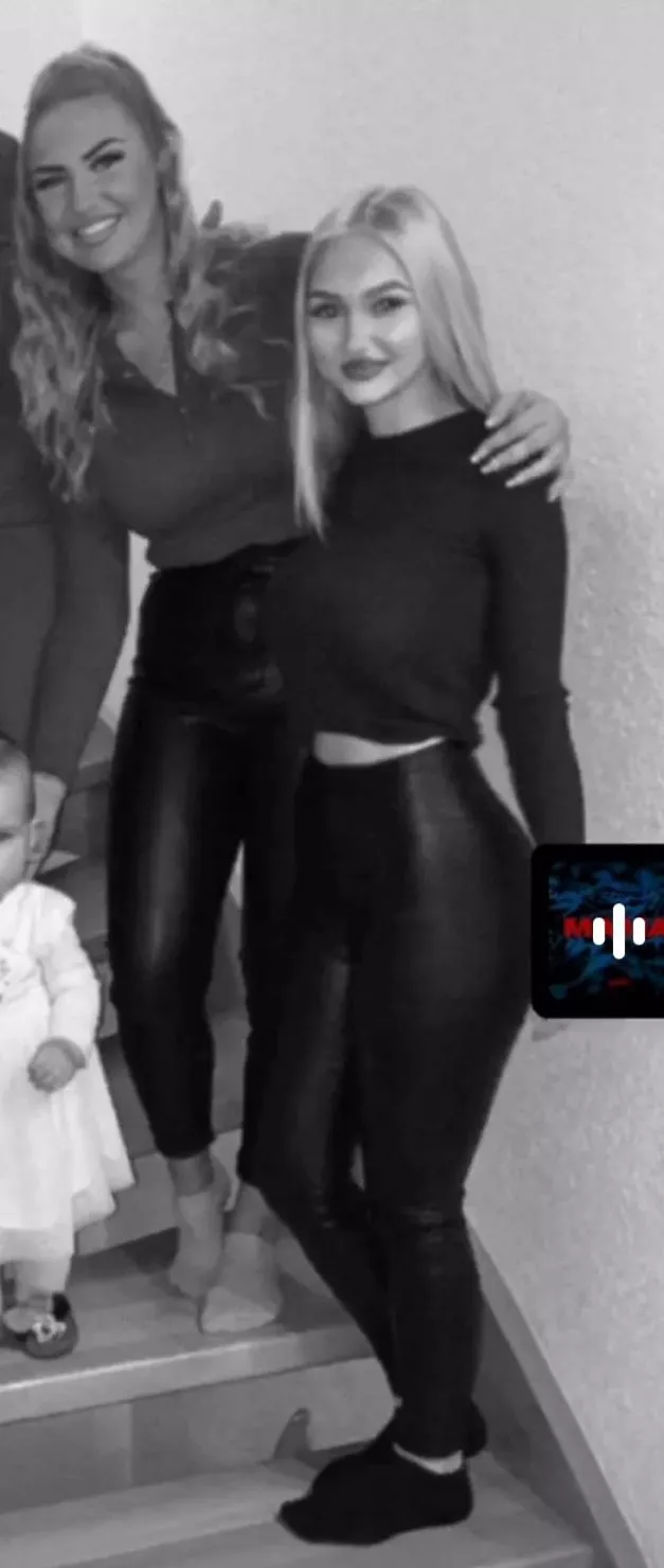 Hot sisters🔥