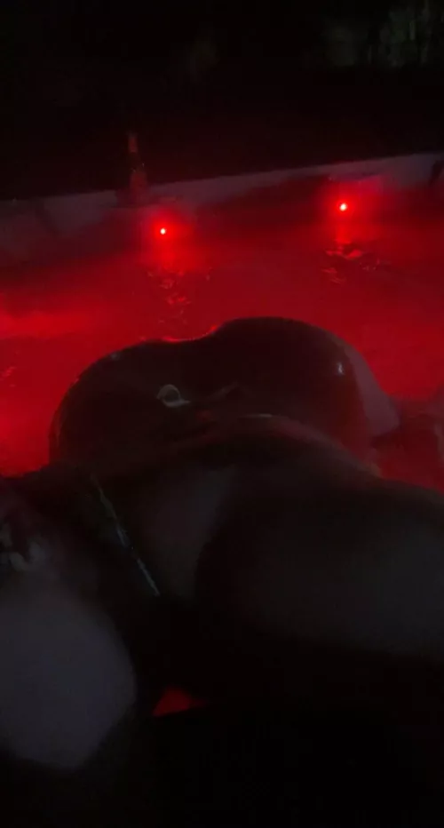 Hot tubs are better when your with someone😉