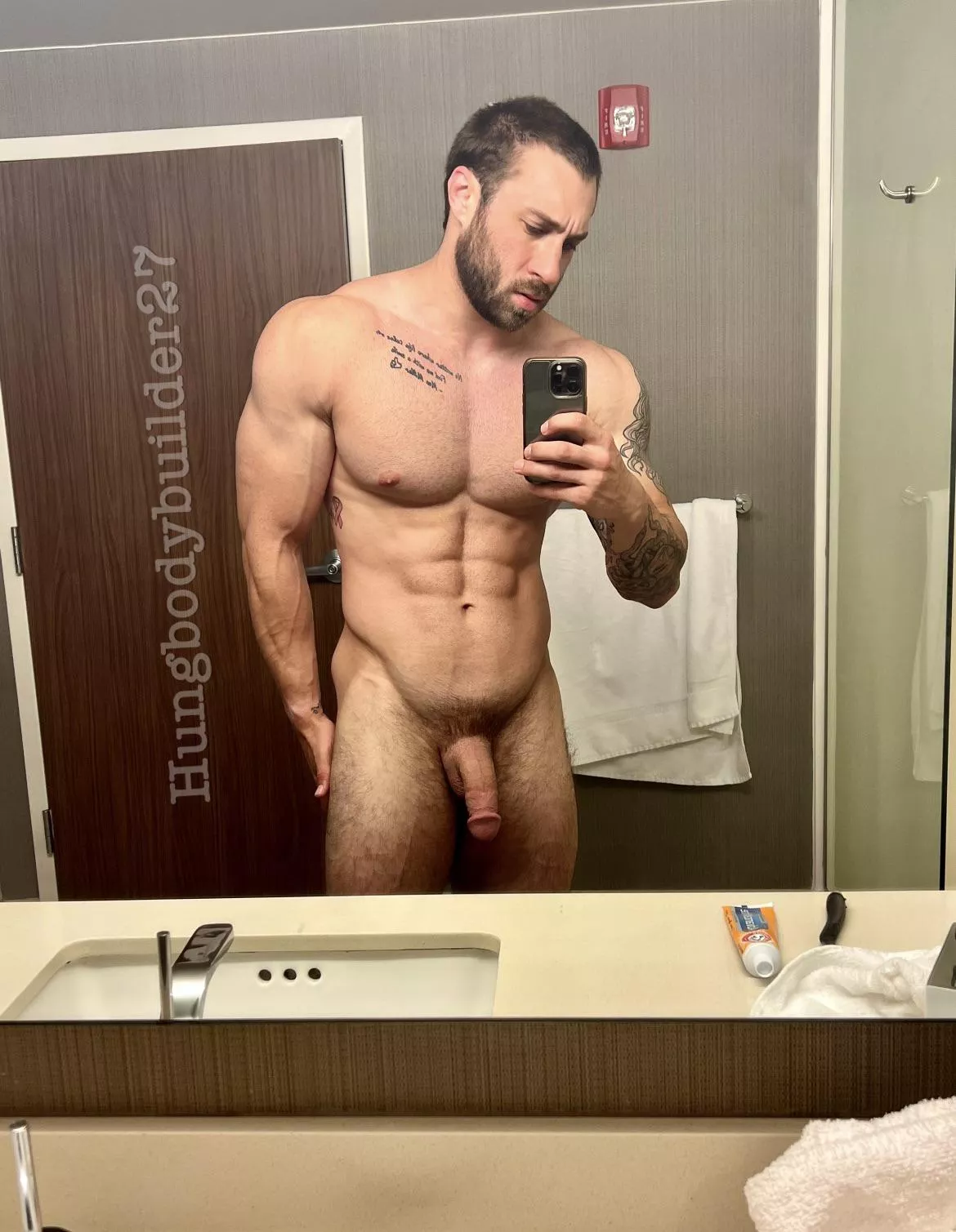 Hotel lighting always doing the abs a favor 😛 (26)
