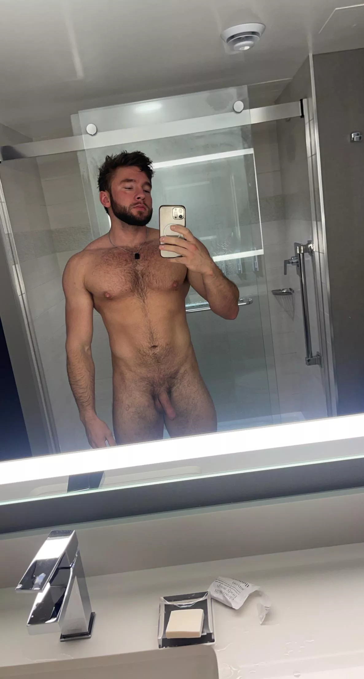 Hotel mirror 😈