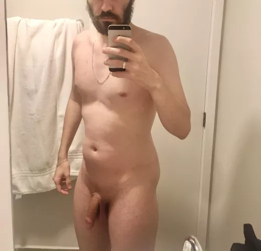 Hotel w/ Gf last weekend. And i swear i shaved this beard 🙃🤷🏻‍♂️